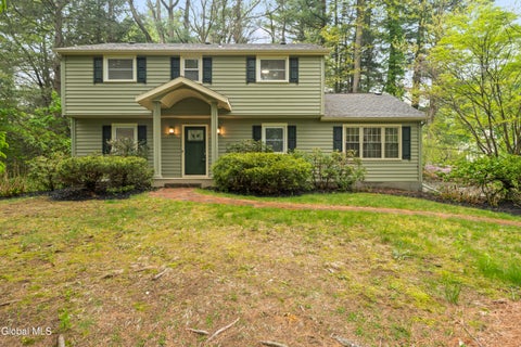 Photo of 17 Belmonte Lane, Clifton Park, NY 12065 (MLS # 202628917)