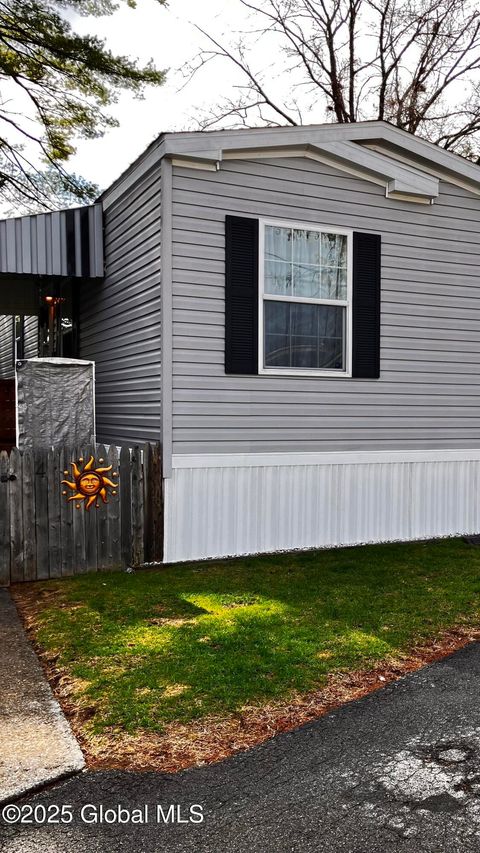 Photo of 4 Zephyr Lane, Saratoga Springs, NY 12866 (MLS # 202516096)