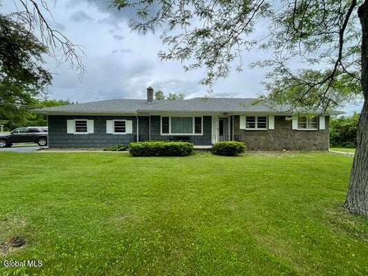 6 NICHOLAS AVE, BURNT HILLS, NY 12027 - Image 2e52296bfe96640df85eb0e41f09f59e/1311366527