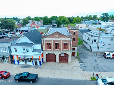Photo of 907 Albany Street, Schenectady, NY 12307 (MLS # 202626495)