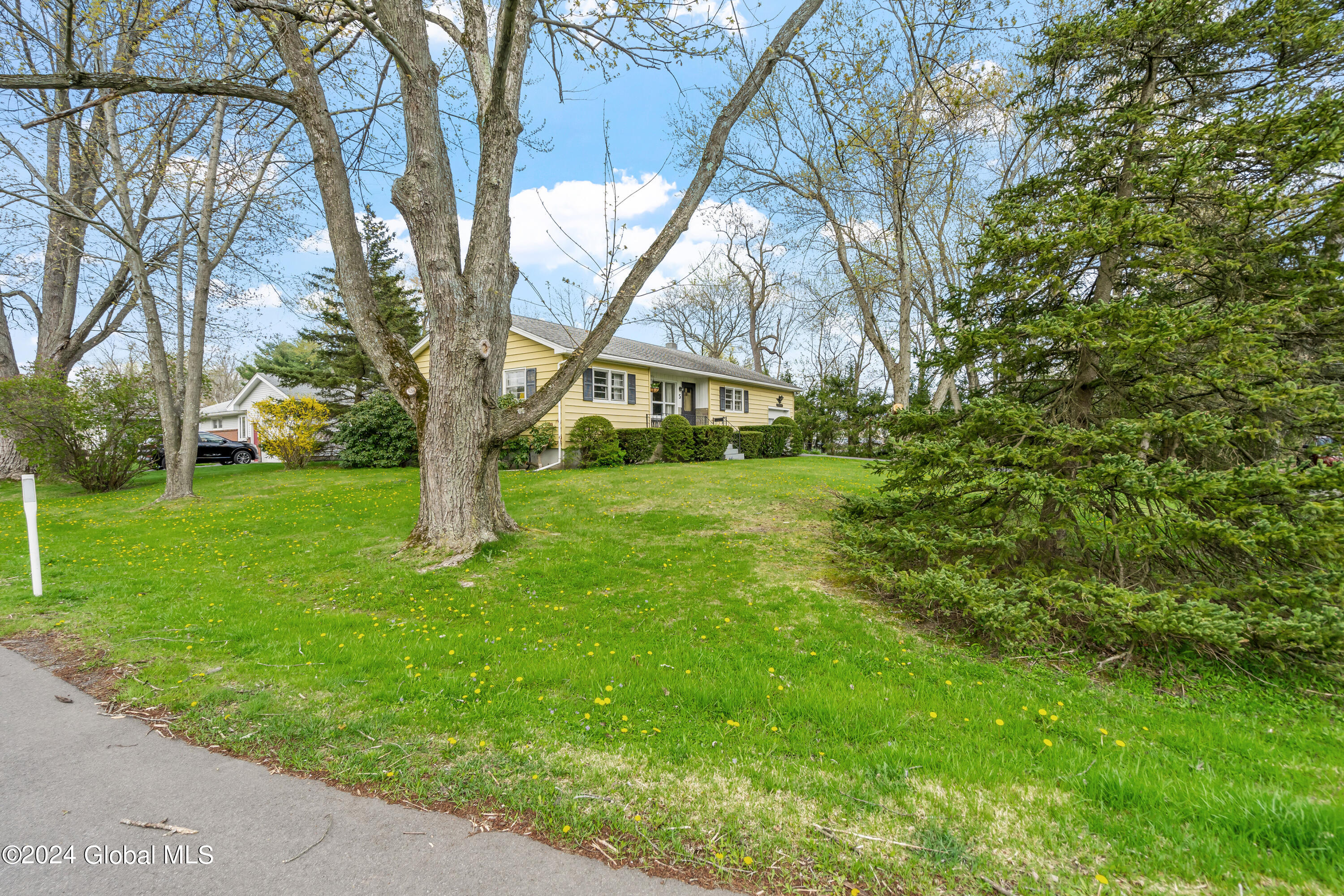 5 Blue Creek Lane, Latham, New York image 3