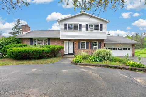 Photo of 585 Saint David'S Lane, Niskayuna, NY 12309 (MLS # 202623490)