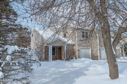 Townhouse For Sale - 7 Cindy Way<br/> Cohoes, NY 12047