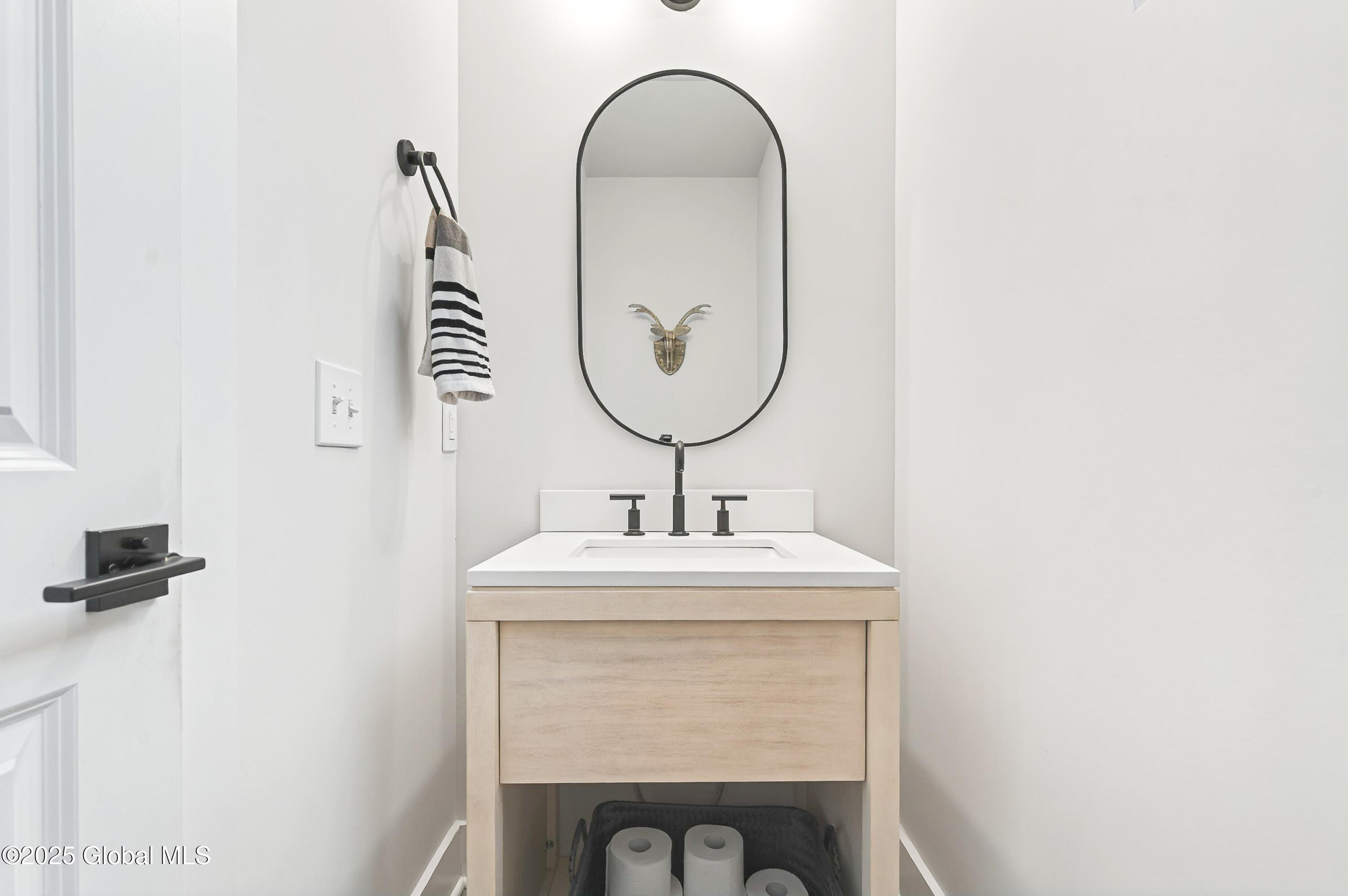 Saratoga Springs, New York 12866, United States, 2 Bedrooms Bedrooms, ,3 BathroomsBathrooms,Residential,Active,98866