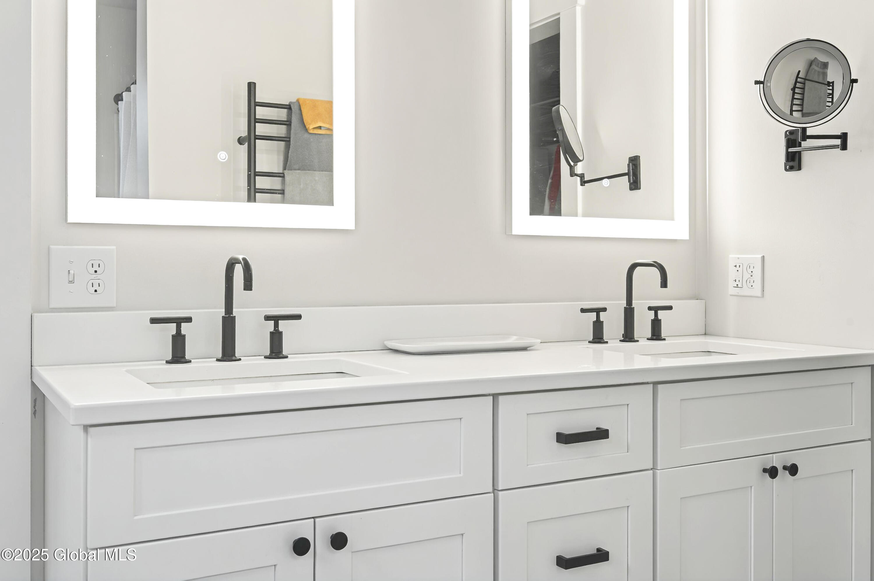 Saratoga Springs, New York 12866, United States, 2 Bedrooms Bedrooms, ,3 BathroomsBathrooms,Residential,Active,98866