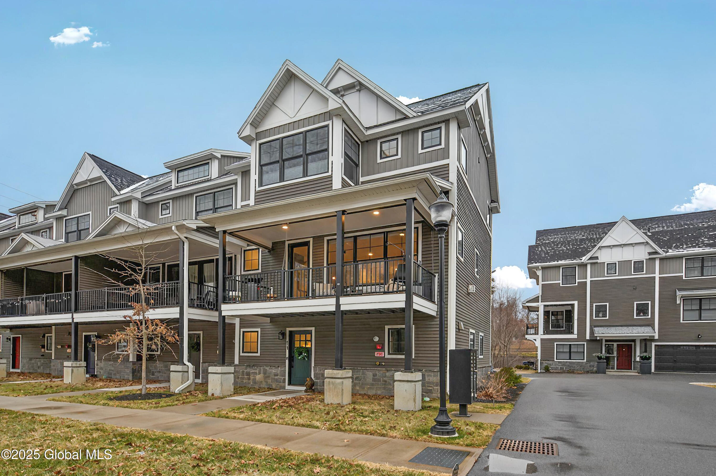 Saratoga Springs, New York 12866, United States, 2 Bedrooms Bedrooms, ,3 BathroomsBathrooms,Residential,Active,98866