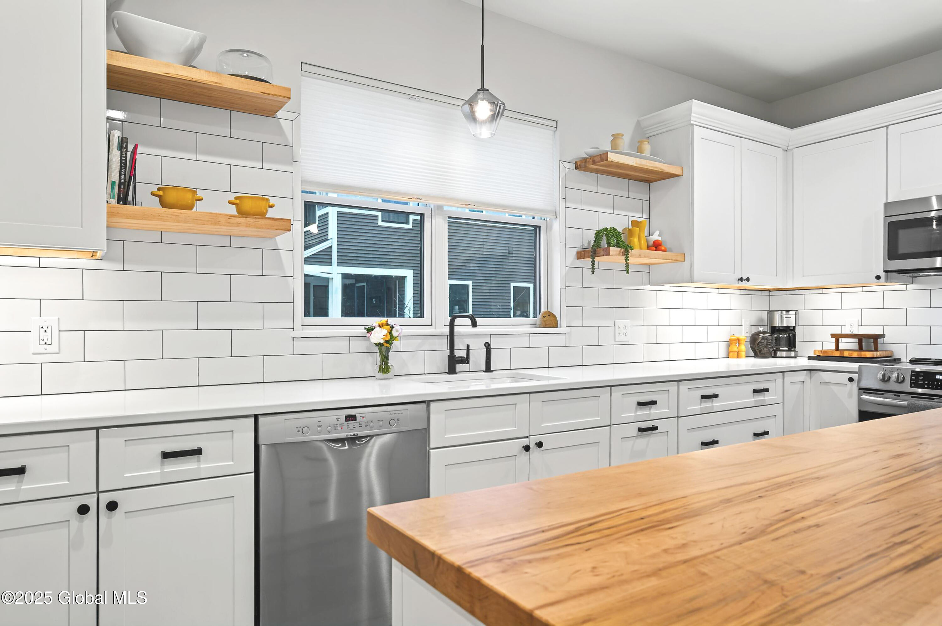 Saratoga Springs, New York 12866, United States, 2 Bedrooms Bedrooms, ,3 BathroomsBathrooms,Residential,Active,98866