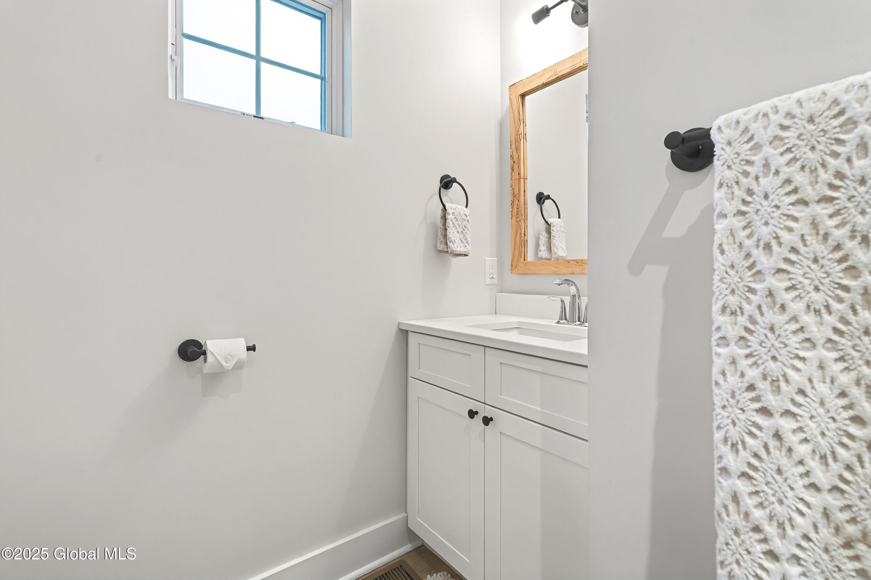 Saratoga Springs, New York 12866, United States, 2 Bedrooms Bedrooms, ,3 BathroomsBathrooms,Residential,Active,98866