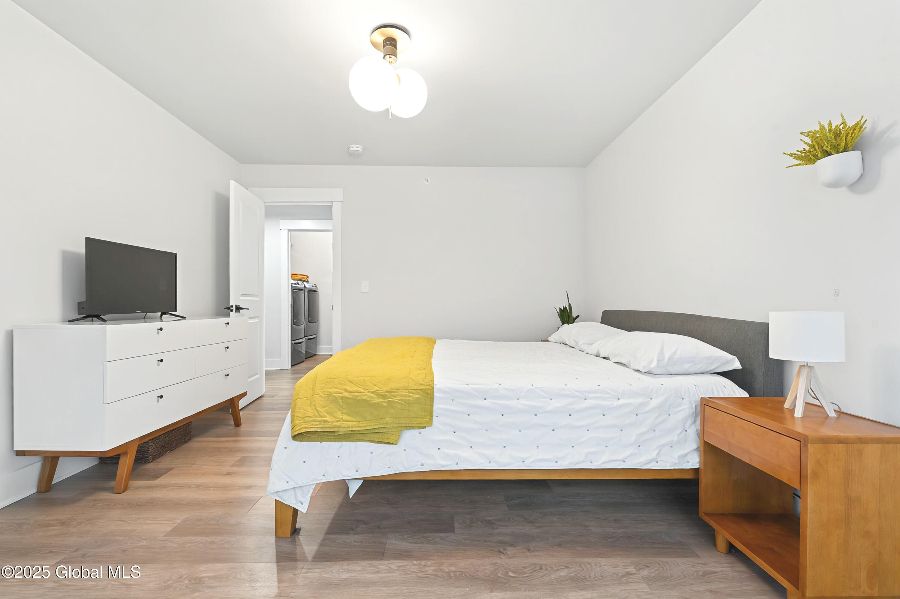 Saratoga Springs, New York 12866, United States, 2 Bedrooms Bedrooms, ,3 BathroomsBathrooms,Residential,Active,98866