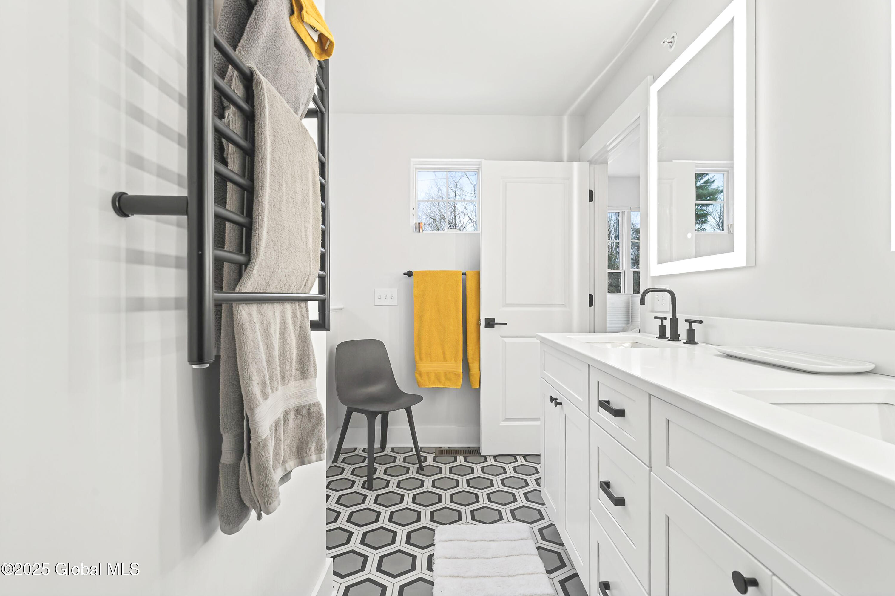 Saratoga Springs, New York 12866, United States, 2 Bedrooms Bedrooms, ,3 BathroomsBathrooms,Residential,Active,98866