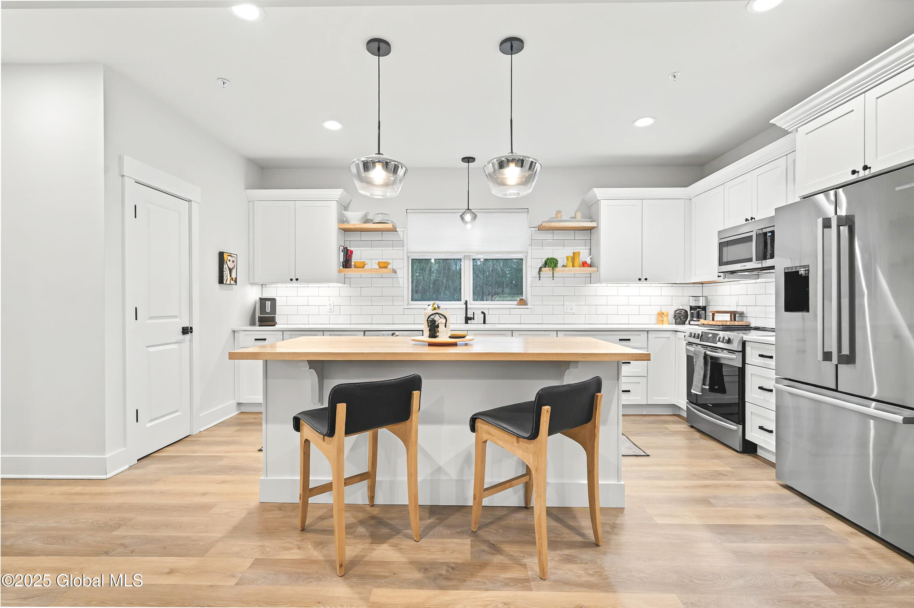 Saratoga Springs, New York 12866, United States, 2 Bedrooms Bedrooms, ,3 BathroomsBathrooms,Residential,Active,98866