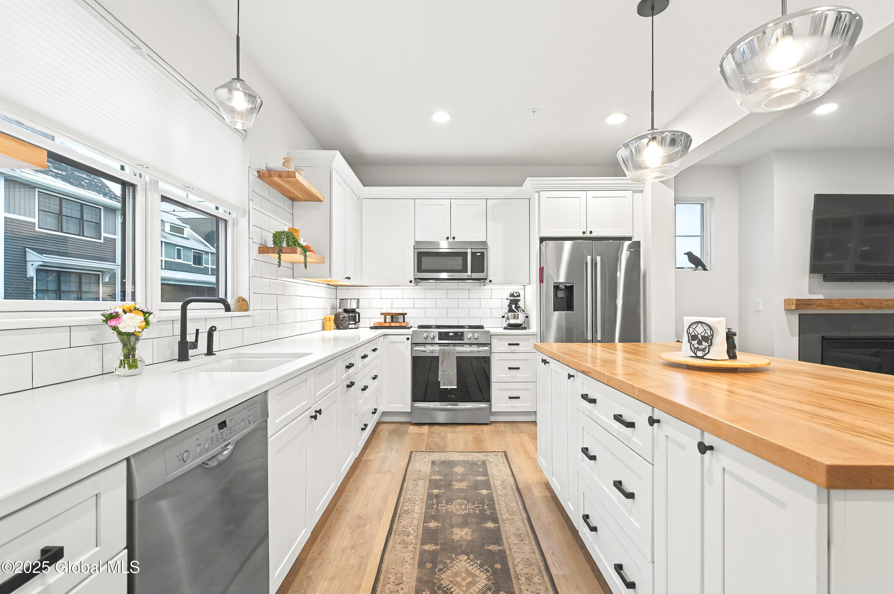 Saratoga Springs, New York 12866, United States, 2 Bedrooms Bedrooms, ,3 BathroomsBathrooms,Residential,Active,98866