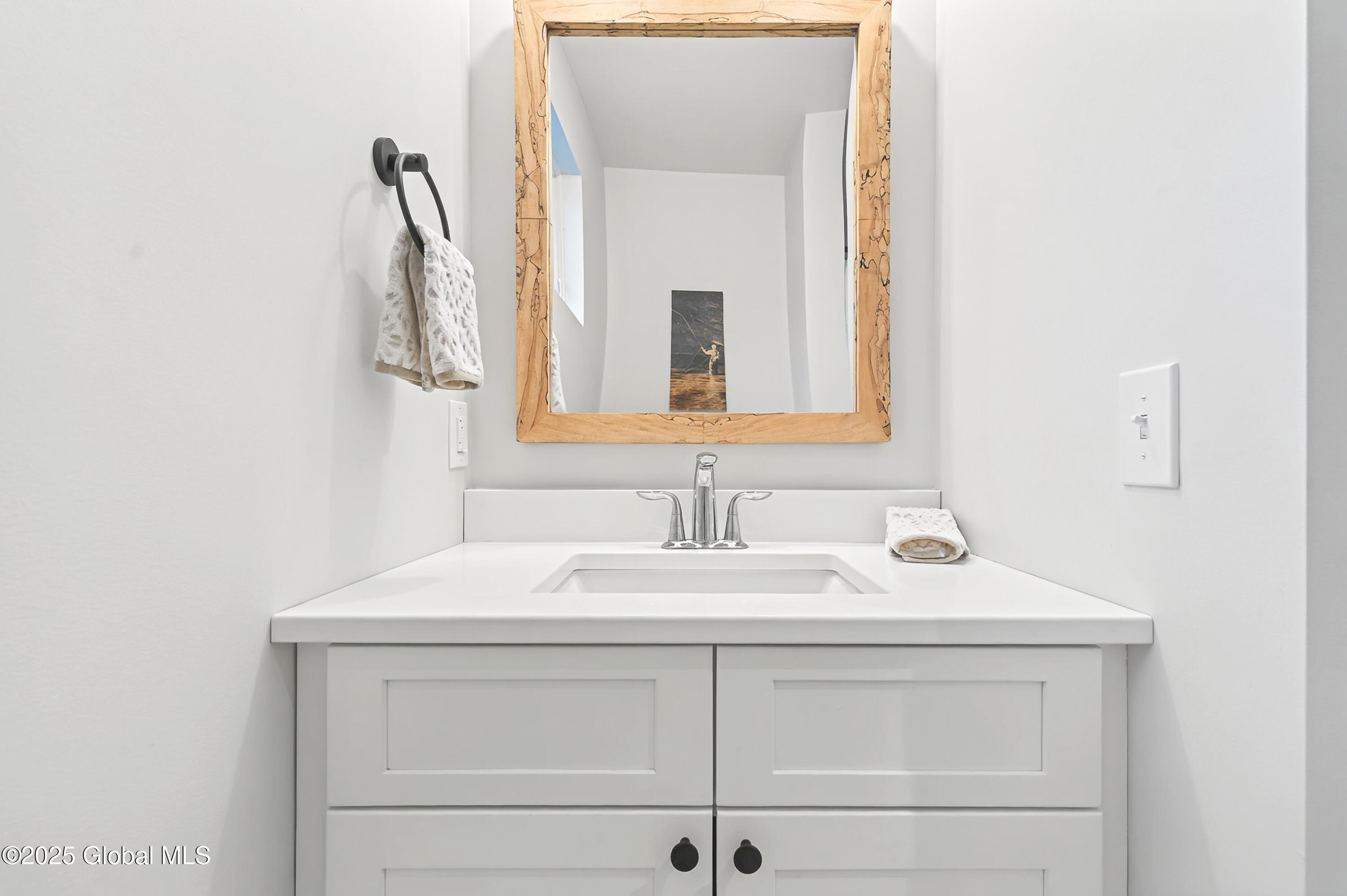 Saratoga Springs, New York 12866, United States, 2 Bedrooms Bedrooms, ,3 BathroomsBathrooms,Residential,Active,98866