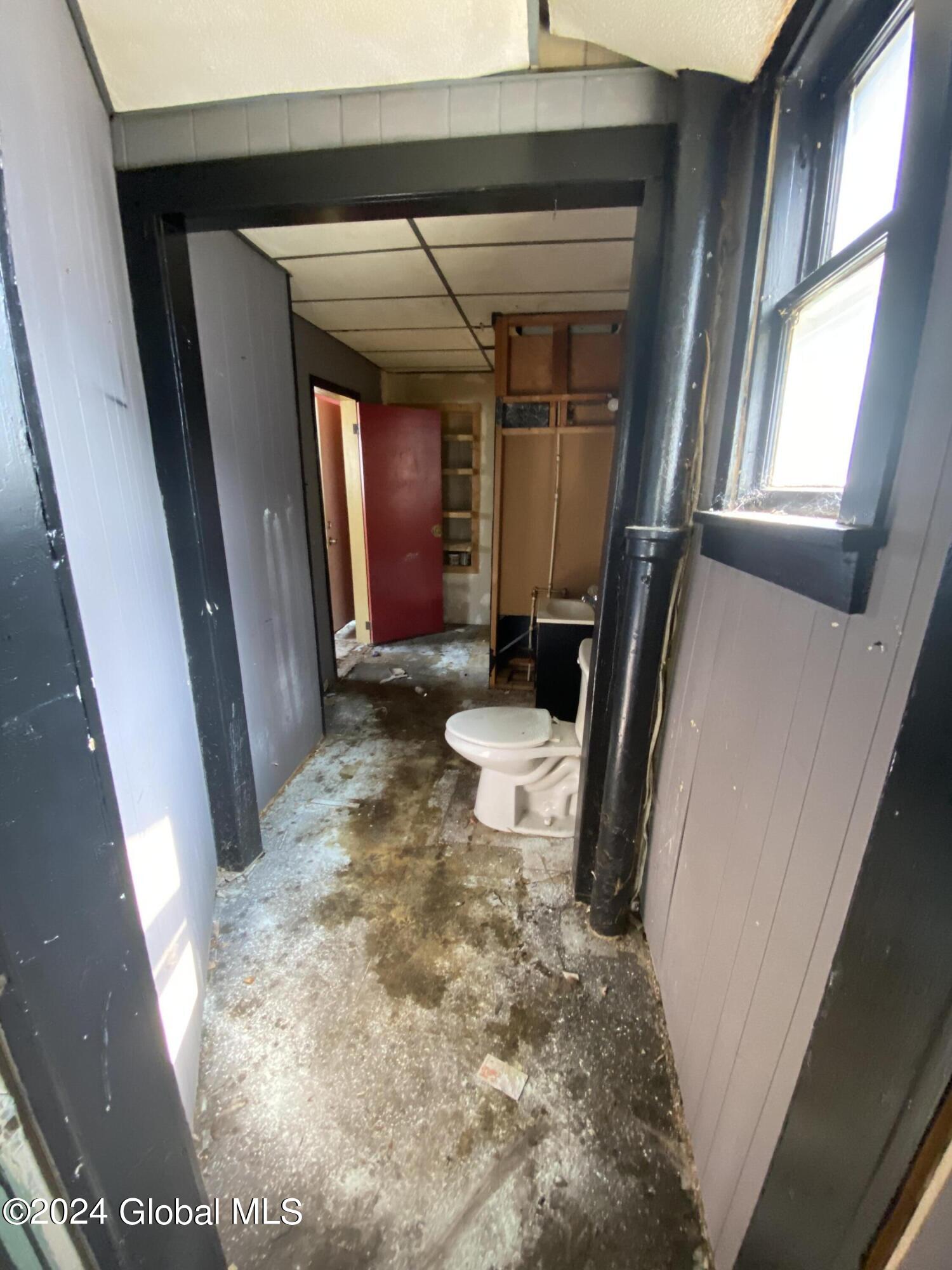 Gloversville, New York 12078, United States, 6 Bedrooms Bedrooms, ,3 BathroomsBathrooms,Residential,Active,48217