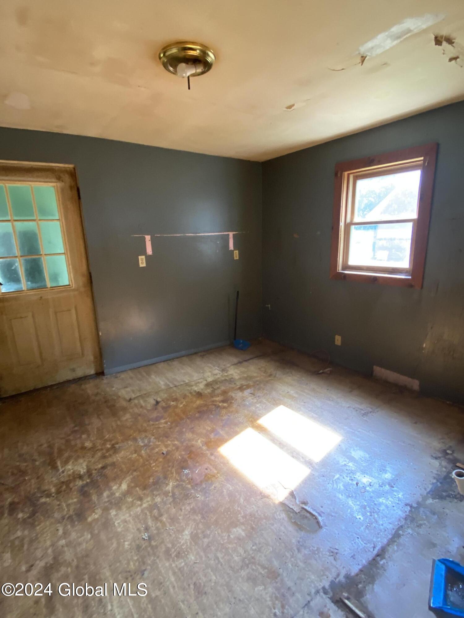 Gloversville, New York 12078, United States, 6 Bedrooms Bedrooms, ,3 BathroomsBathrooms,Residential,Active,48217