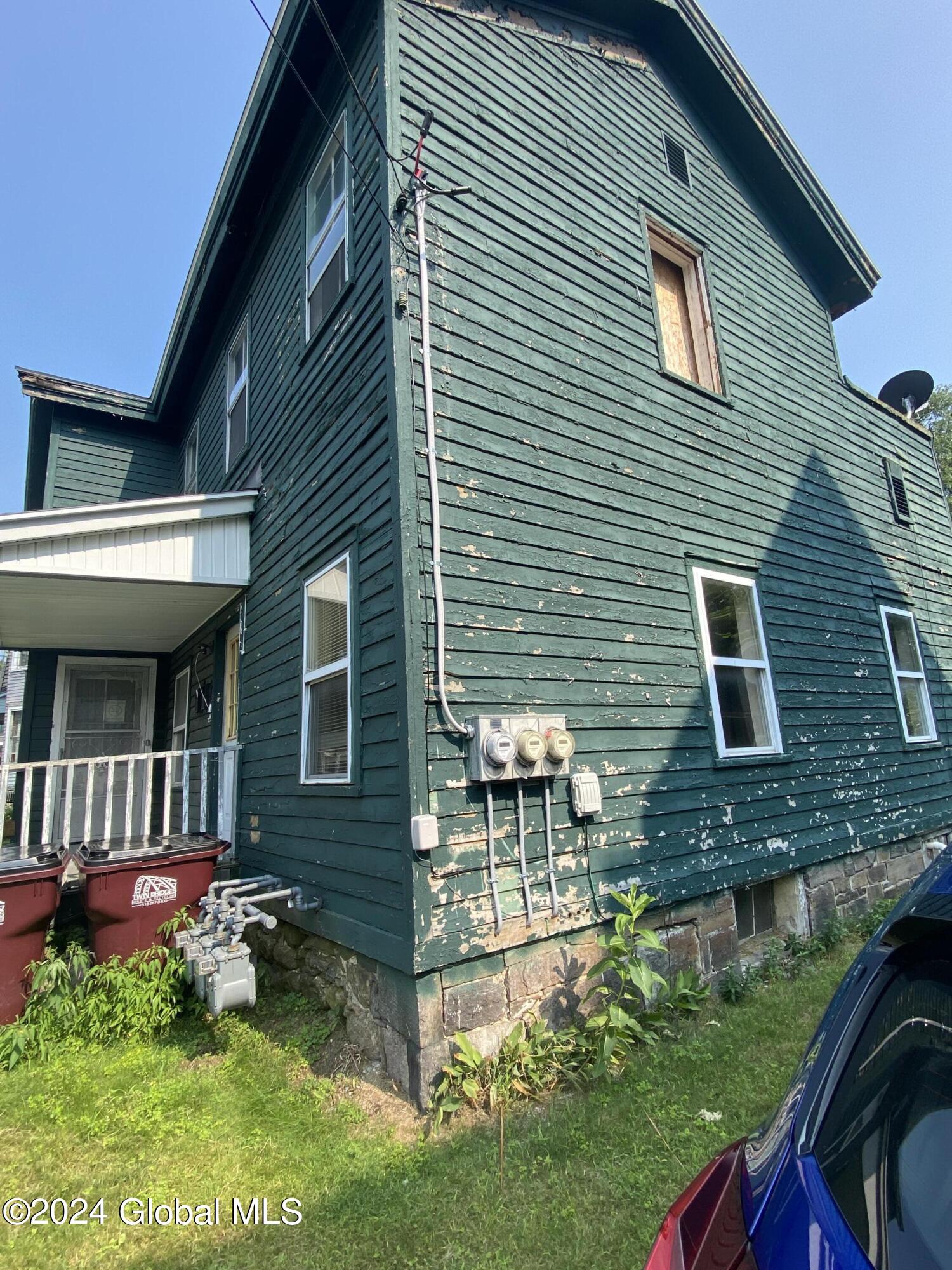 Gloversville, New York 12078, United States, 6 Bedrooms Bedrooms, ,3 BathroomsBathrooms,Residential,Active,48217