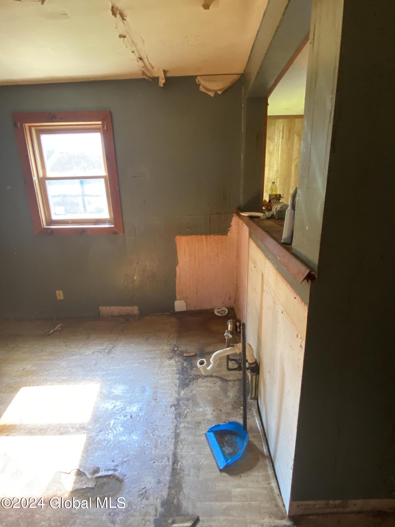 Gloversville, New York 12078, United States, 6 Bedrooms Bedrooms, ,3 BathroomsBathrooms,Residential,Active,48217