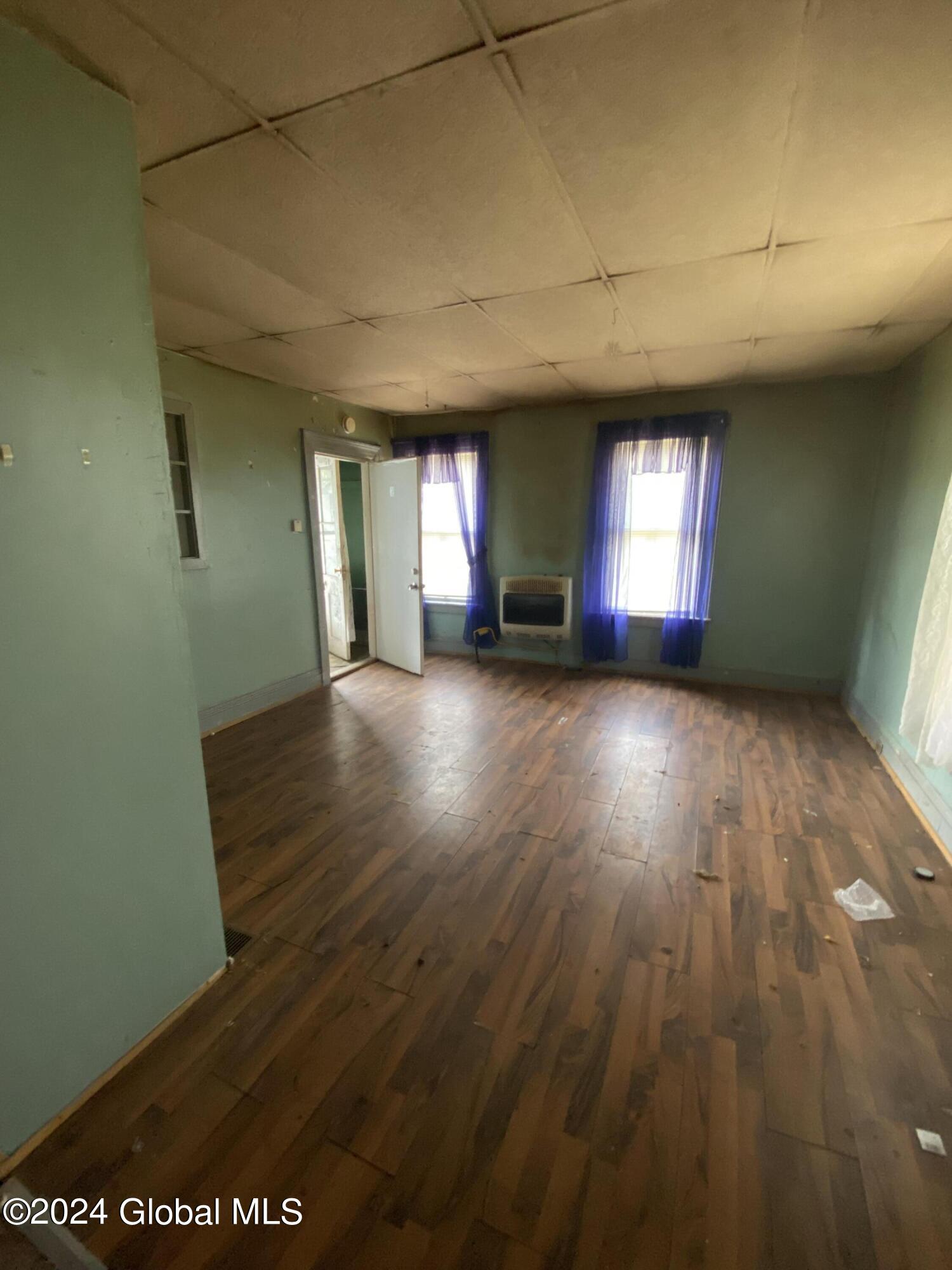 Gloversville, New York 12078, United States, 6 Bedrooms Bedrooms, ,3 BathroomsBathrooms,Residential,Active,48217