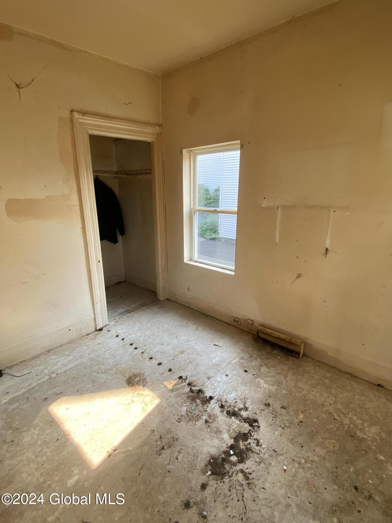 Gloversville, New York 12078, United States, 6 Bedrooms Bedrooms, ,3 BathroomsBathrooms,Residential,Active,48217