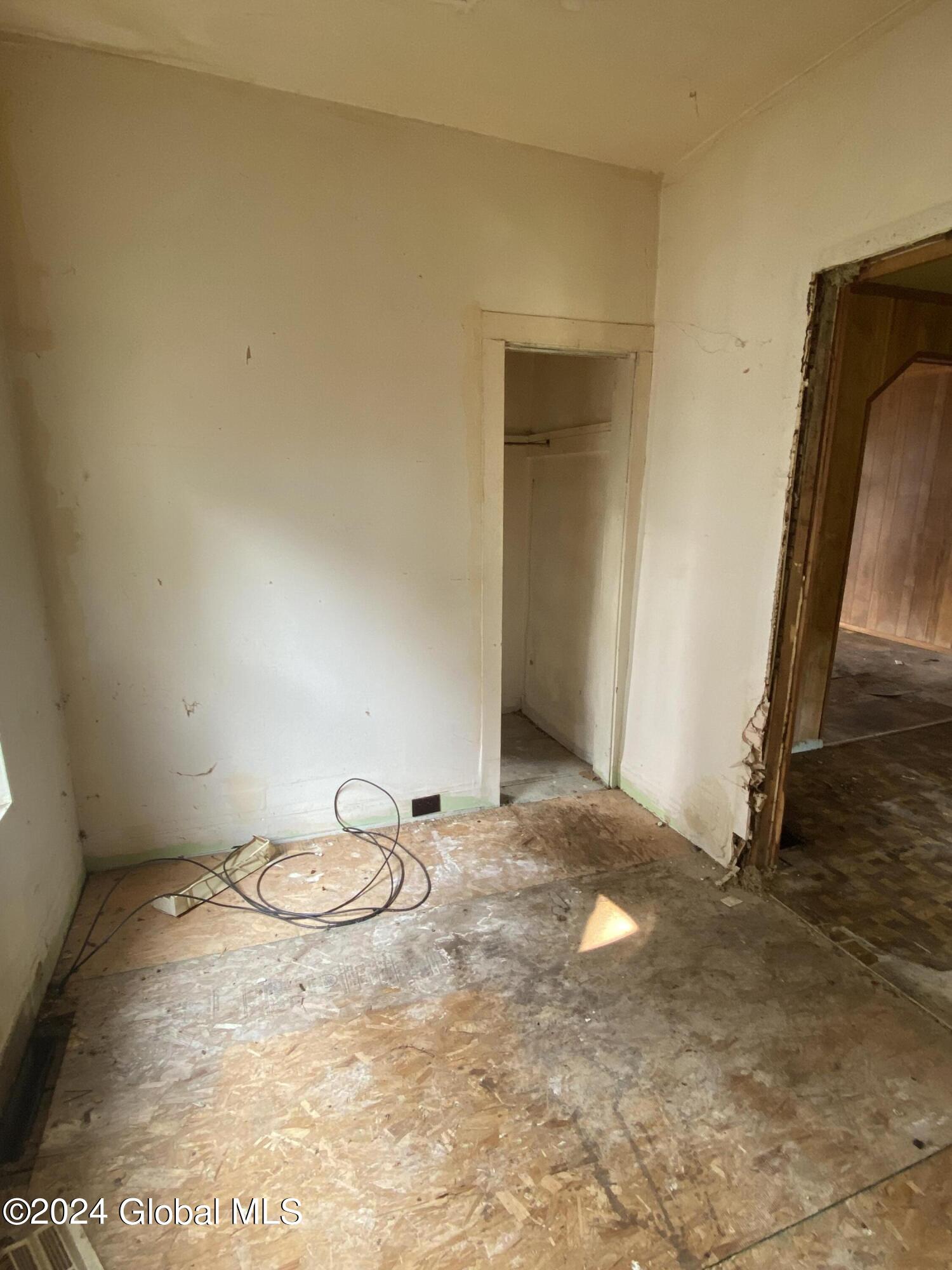 Gloversville, New York 12078, United States, 6 Bedrooms Bedrooms, ,3 BathroomsBathrooms,Residential,Active,48217