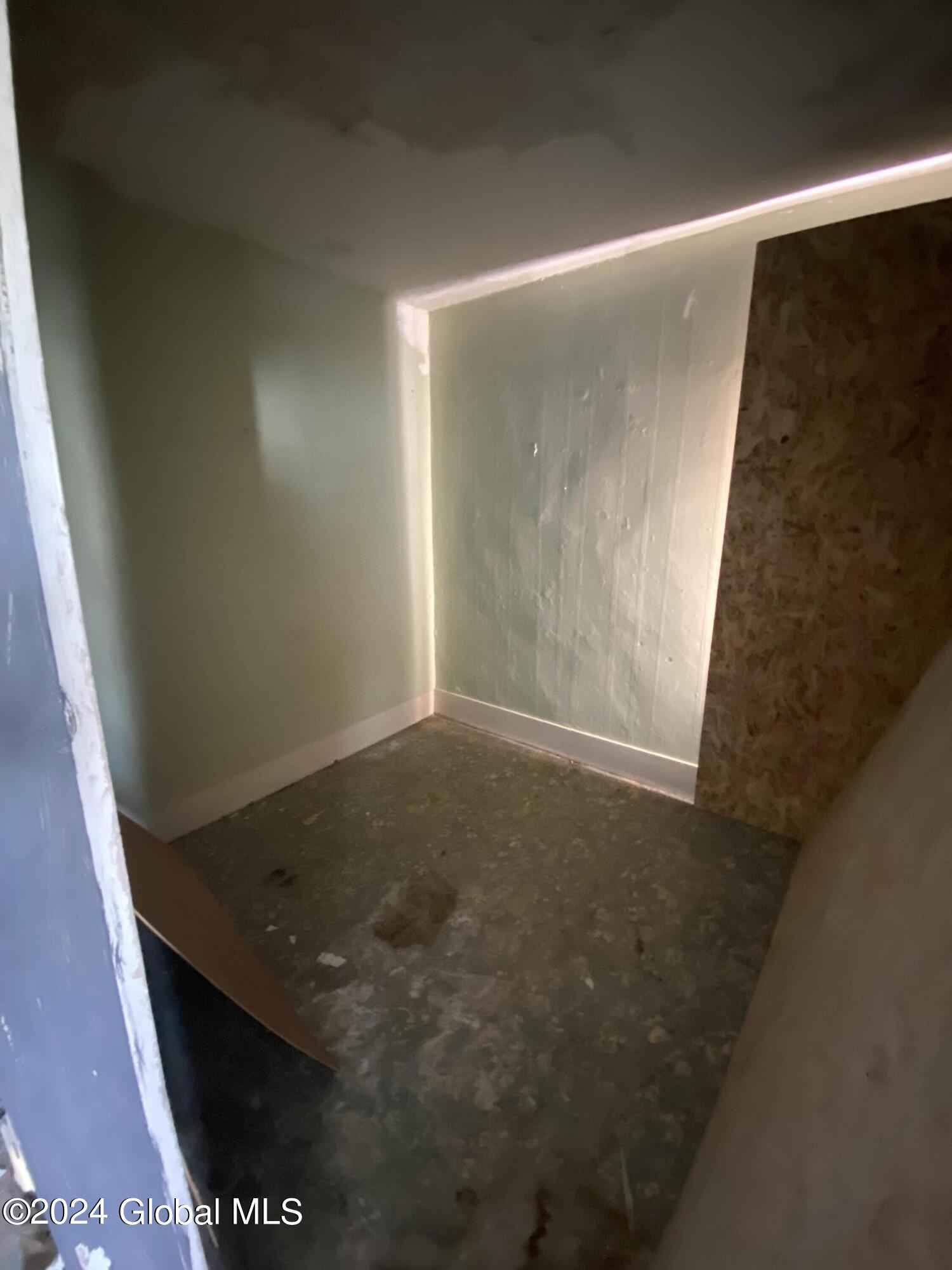 Gloversville, New York 12078, United States, 6 Bedrooms Bedrooms, ,3 BathroomsBathrooms,Residential,Active,48217