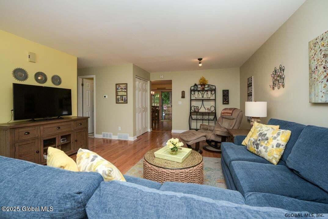 198 Williamsburg Court, Albany, New York image 4