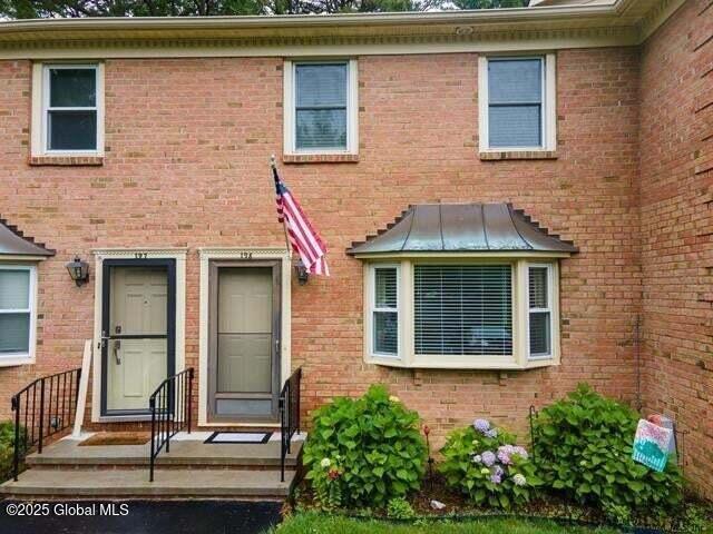 198 Williamsburg Court, Albany, New York image 2