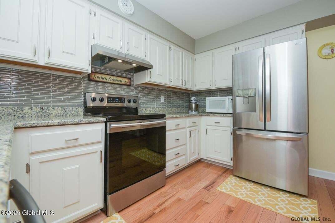 198 Williamsburg Court, Albany, New York image 8