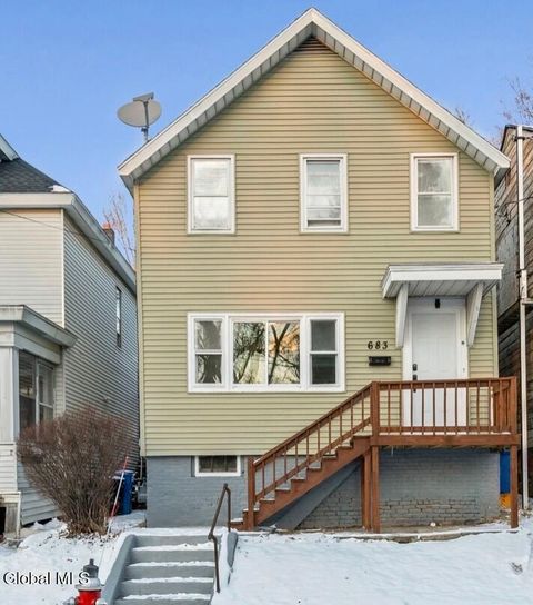 Photo of 683 Park Avenue, Albany, NY 12208 (MLS # 202610972)