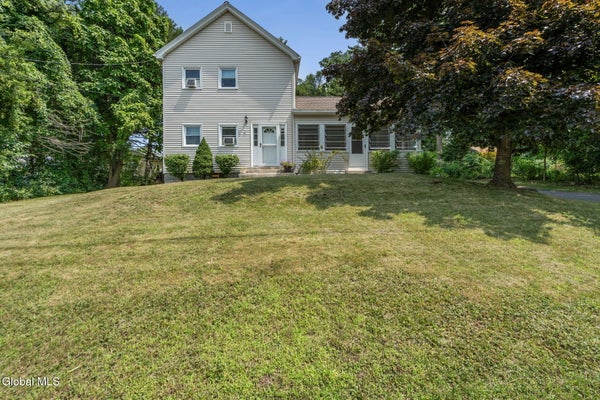 6 ACORN AVE, RENSSELAER, NY 12144 - Image 2f5b43f86997b65a3bcaffda50b1ae4a/1617124521