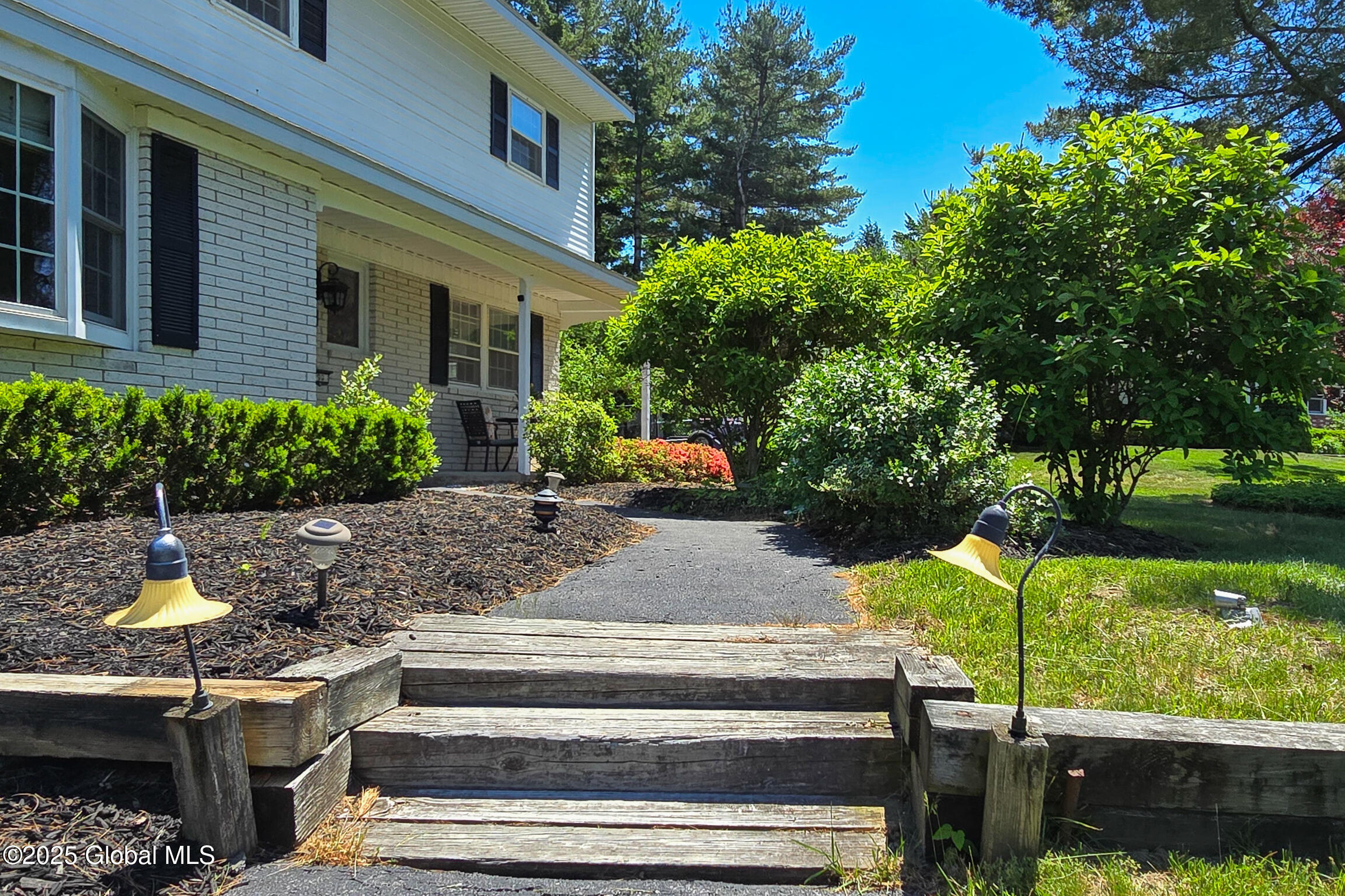 90 Apple Tree Lane, Clifton Park, New York image 2