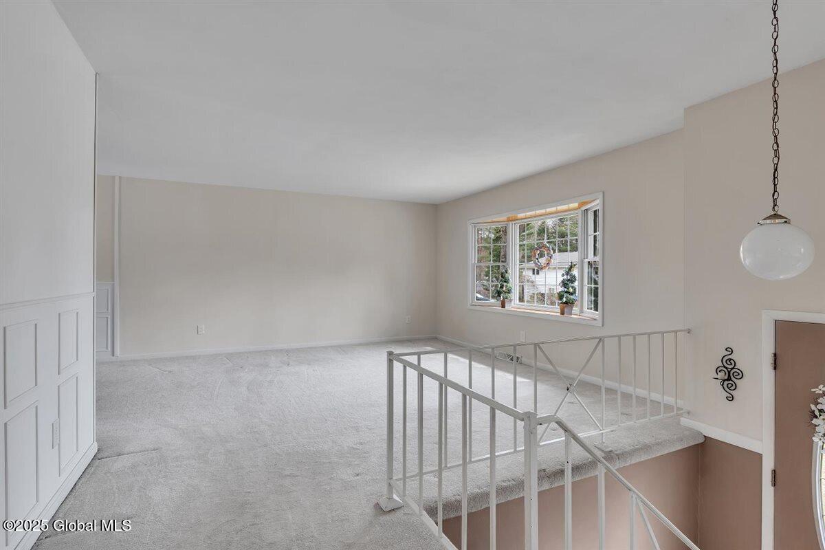 8 Nutmeg Court, Clifton Park, New York image 5