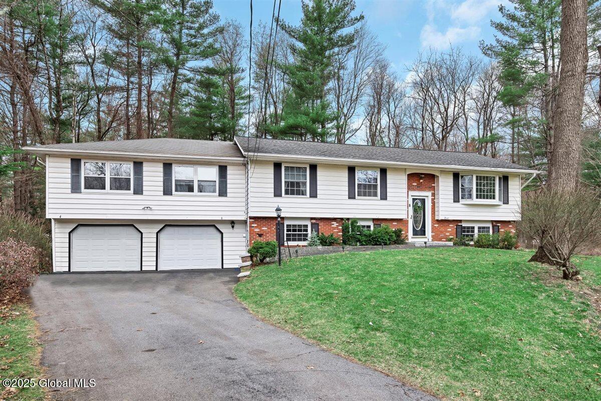 8 Nutmeg Court, Clifton Park, New York image 1