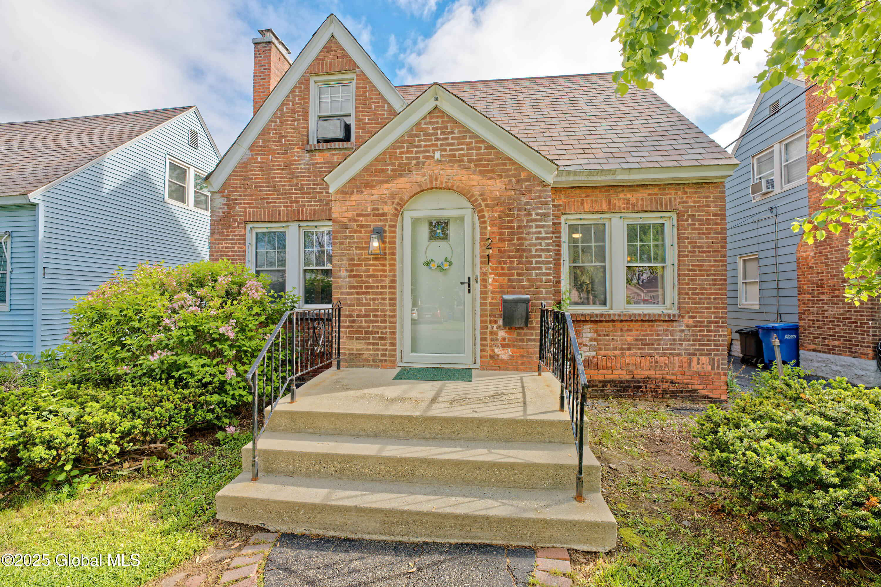 21 Fordham Court, Albany, New York image 2