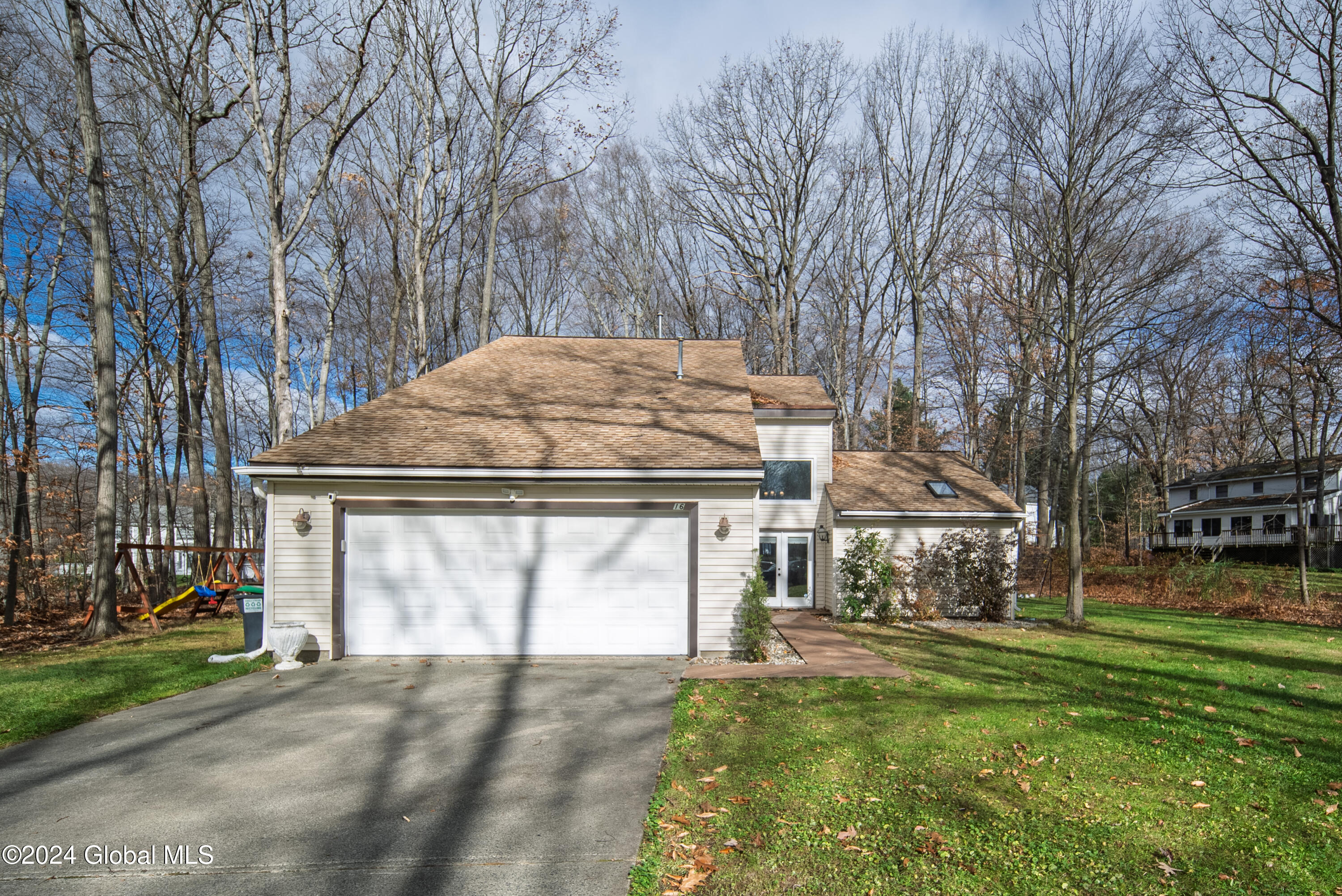 16 Bittersweet Lane, Clifton Park, New York image 1