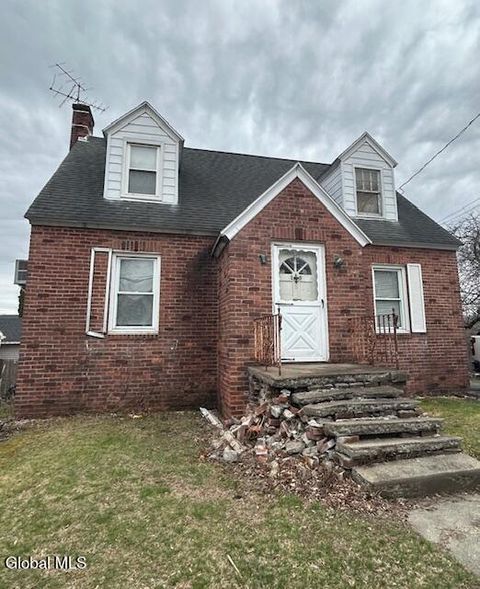 Photo of 15 Quincy Street, Colonie, NY 12205 (MLS # 202614631)