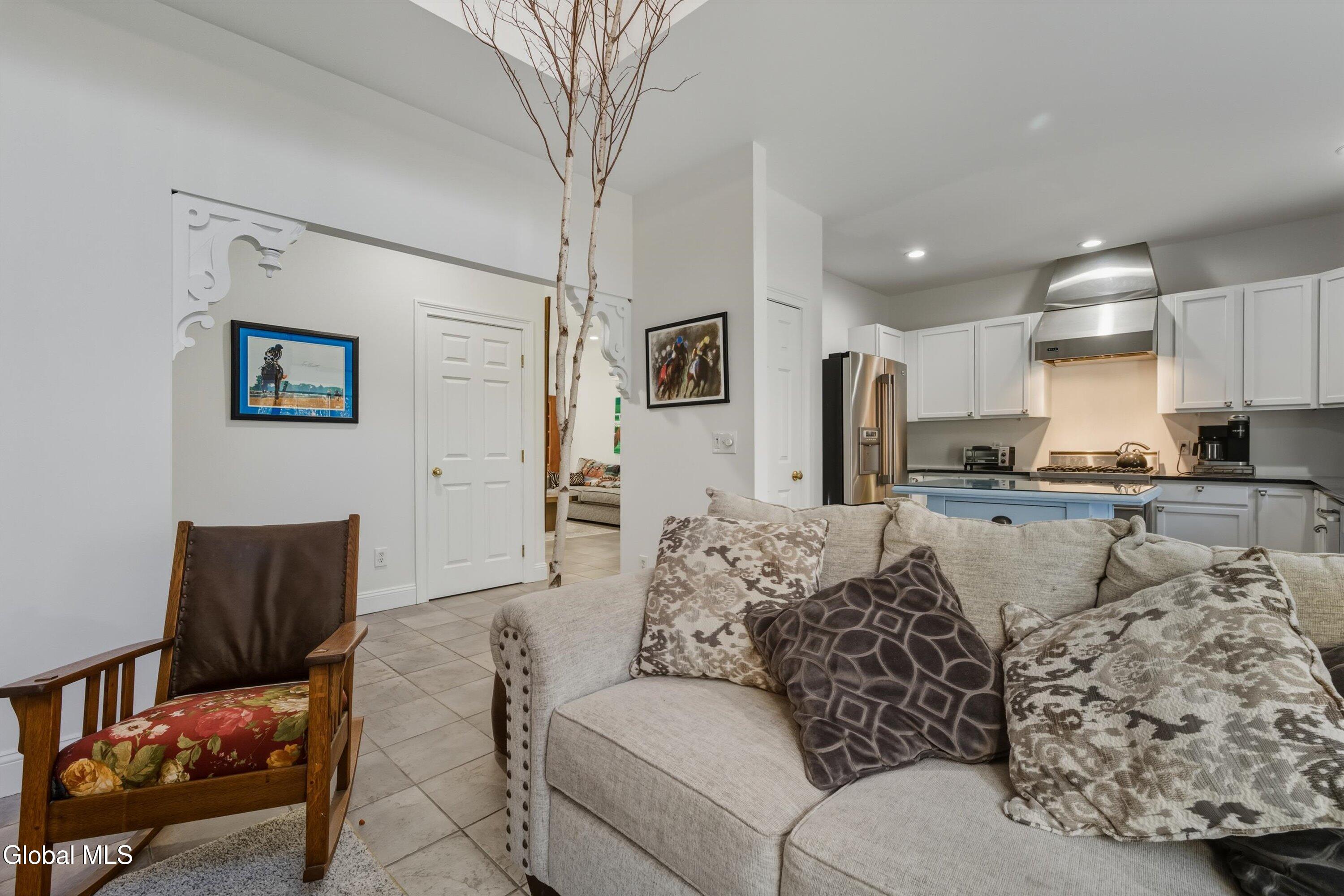 15 Thoroughbred Drive