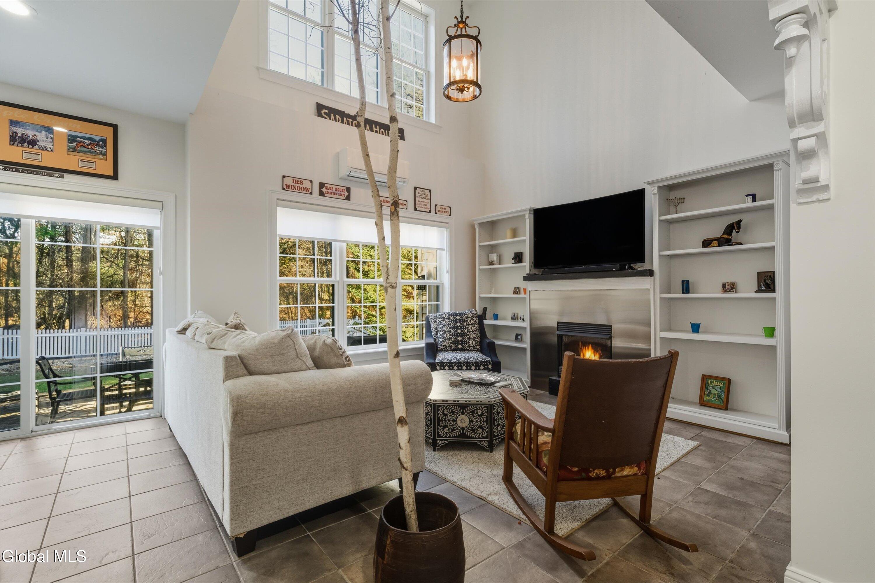 15 Thoroughbred Drive