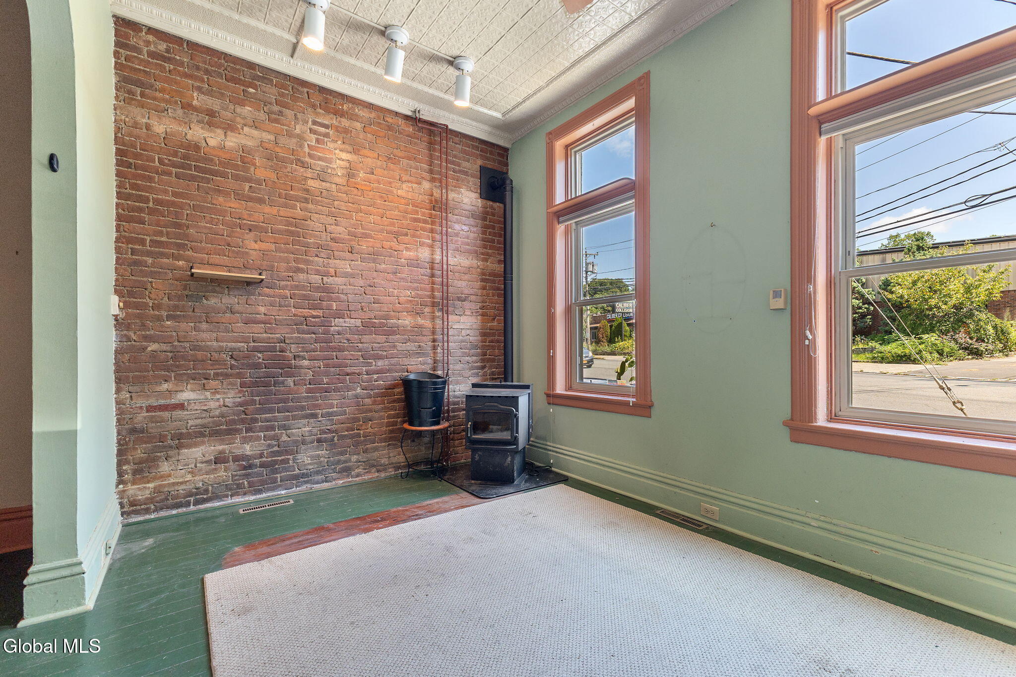 327 10th Street