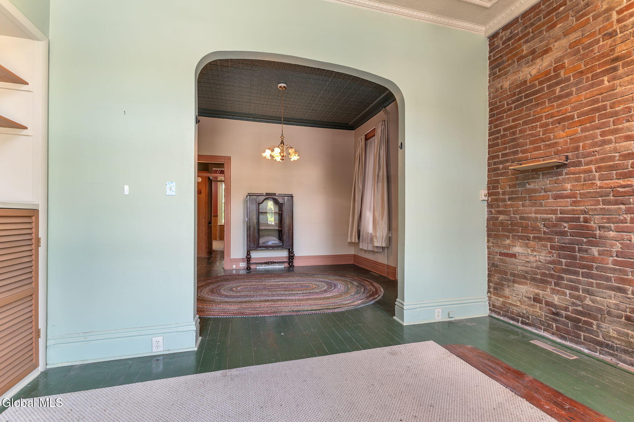 327 10th Street