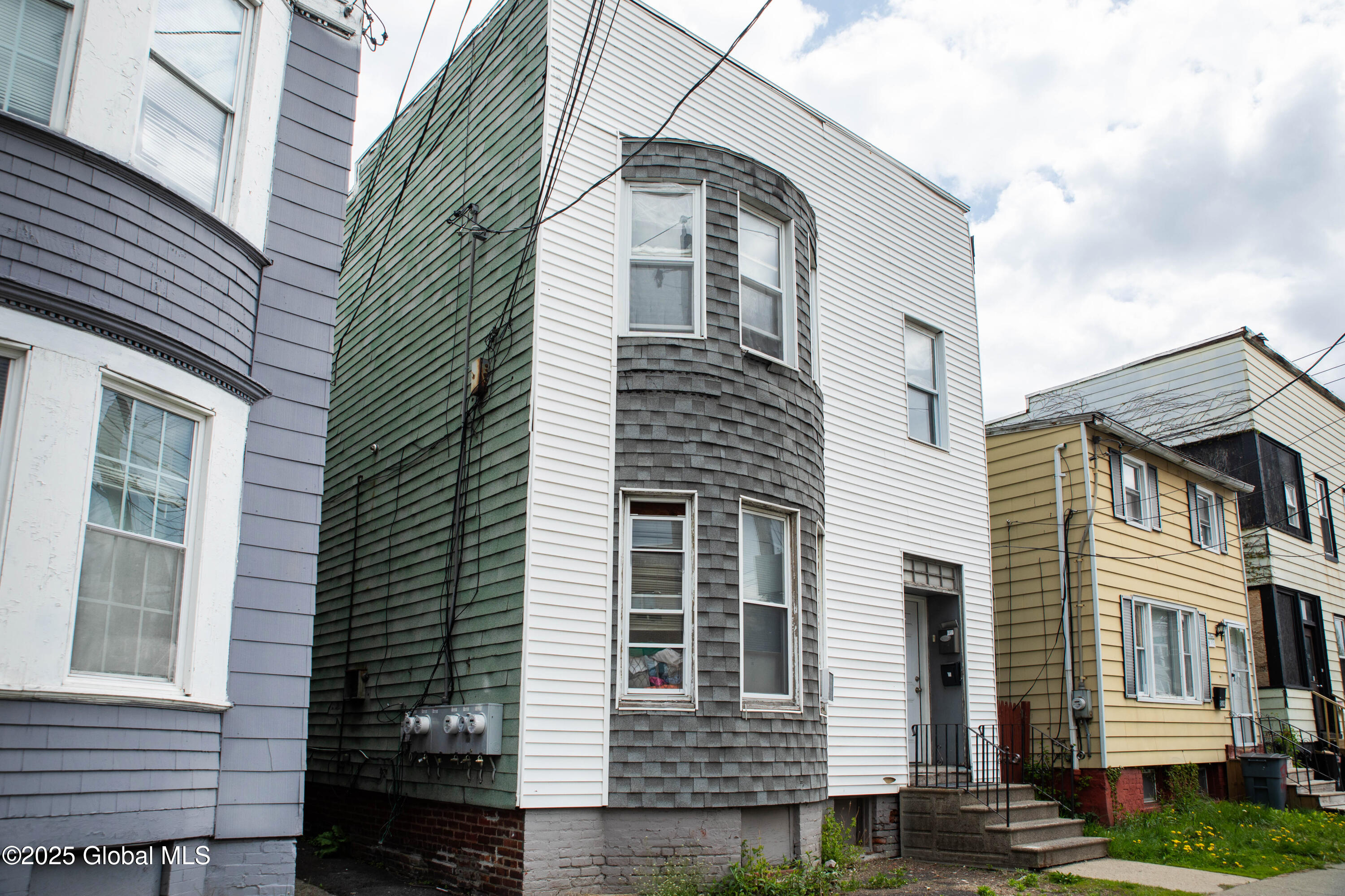 Albany, New York 12206, United States, 4 Bedrooms Bedrooms, ,4 BathroomsBathrooms,Residential,Pending,122904