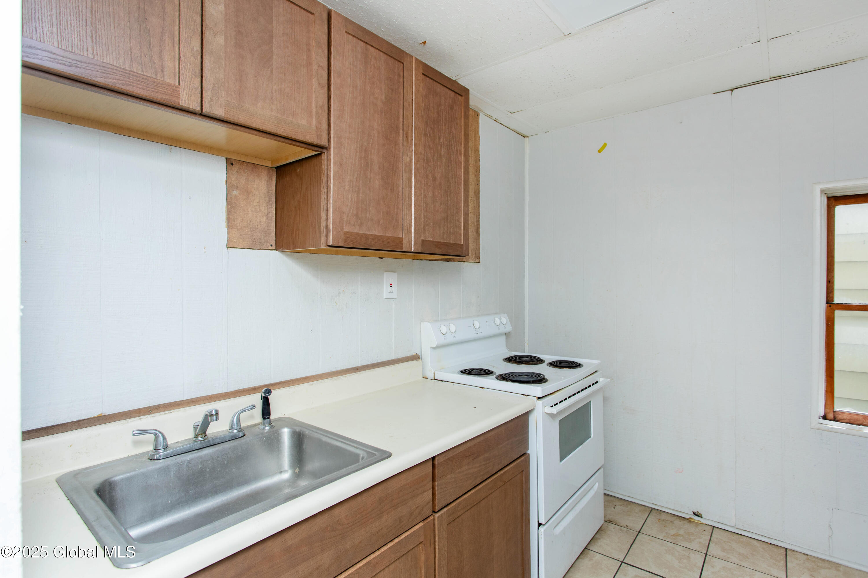 Albany, New York 12206, United States, 4 Bedrooms Bedrooms, ,4 BathroomsBathrooms,Residential,Pending,122904