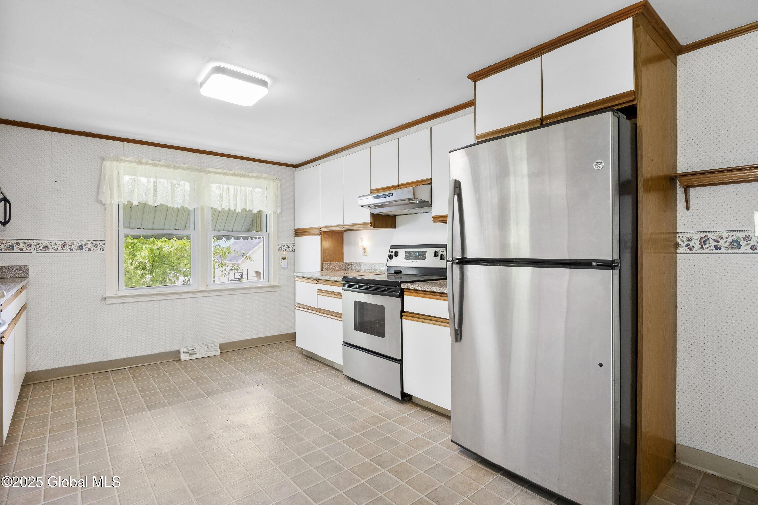305 E Madison Avenue, Rensselaer, New York image 9