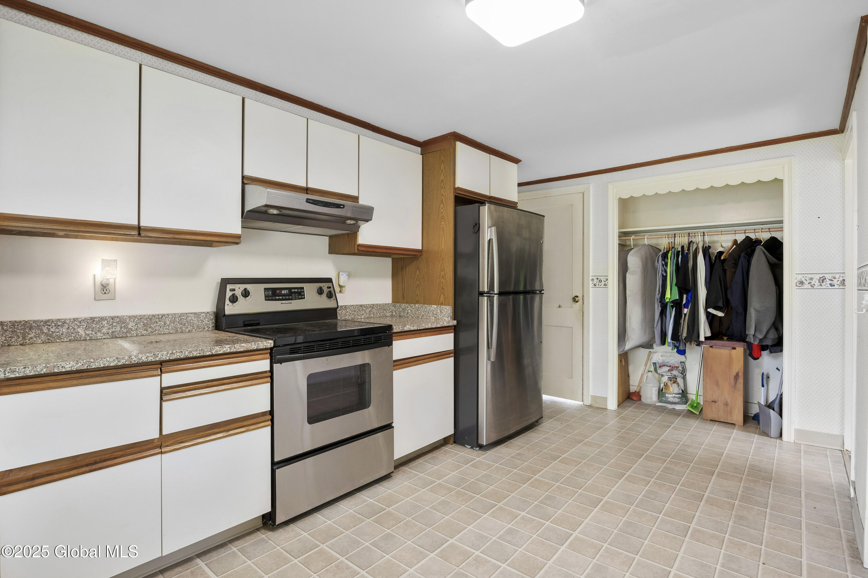 305 E Madison Avenue, Rensselaer, New York image 11