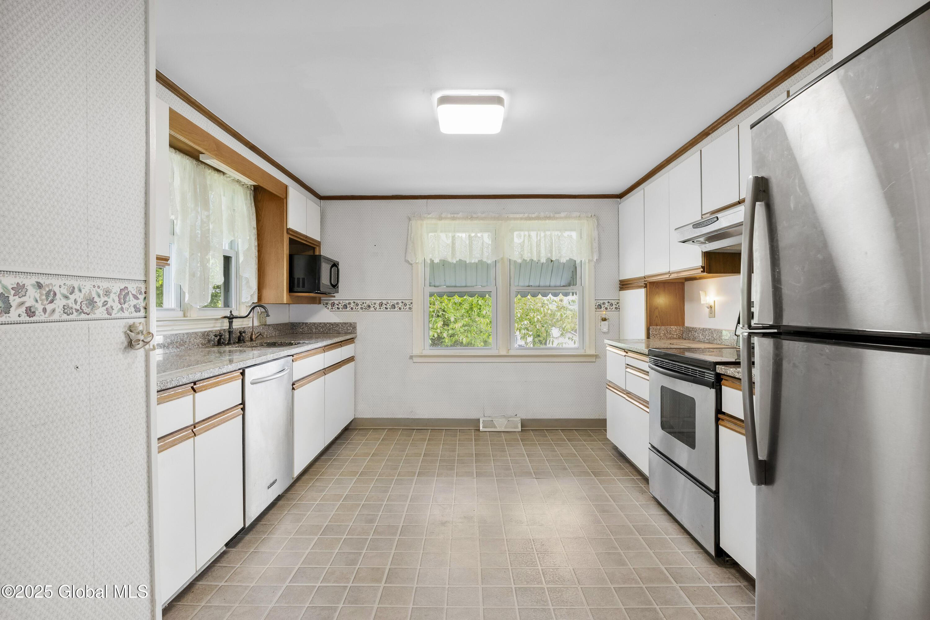 305 E Madison Avenue, Rensselaer, New York image 10