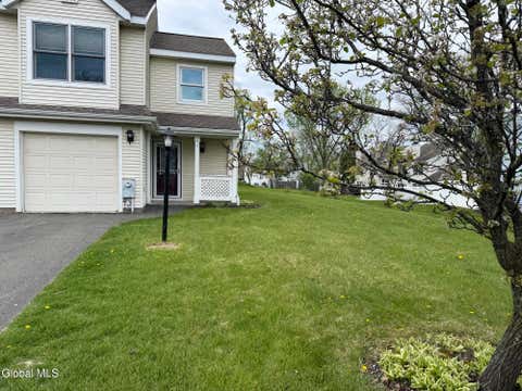 Townhouse For Sale - 10 Sandra Lane<br/> Rensselaer, NY 12144