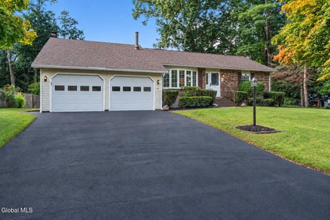 Photo of 132 Sylvia Lane, Schenectady, NY 12306 (MLS # 202626102)