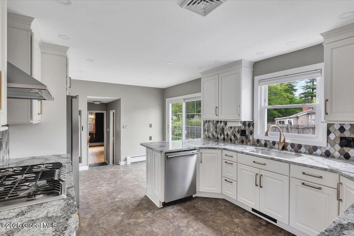 21 Hillcrest Drive, Clifton Park, New York image 5