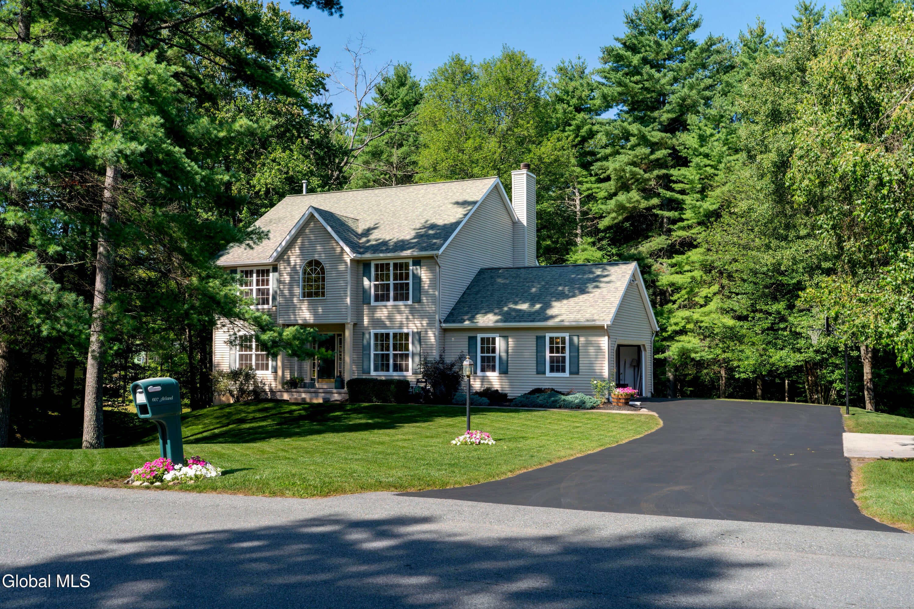 607 Acland Boulevard