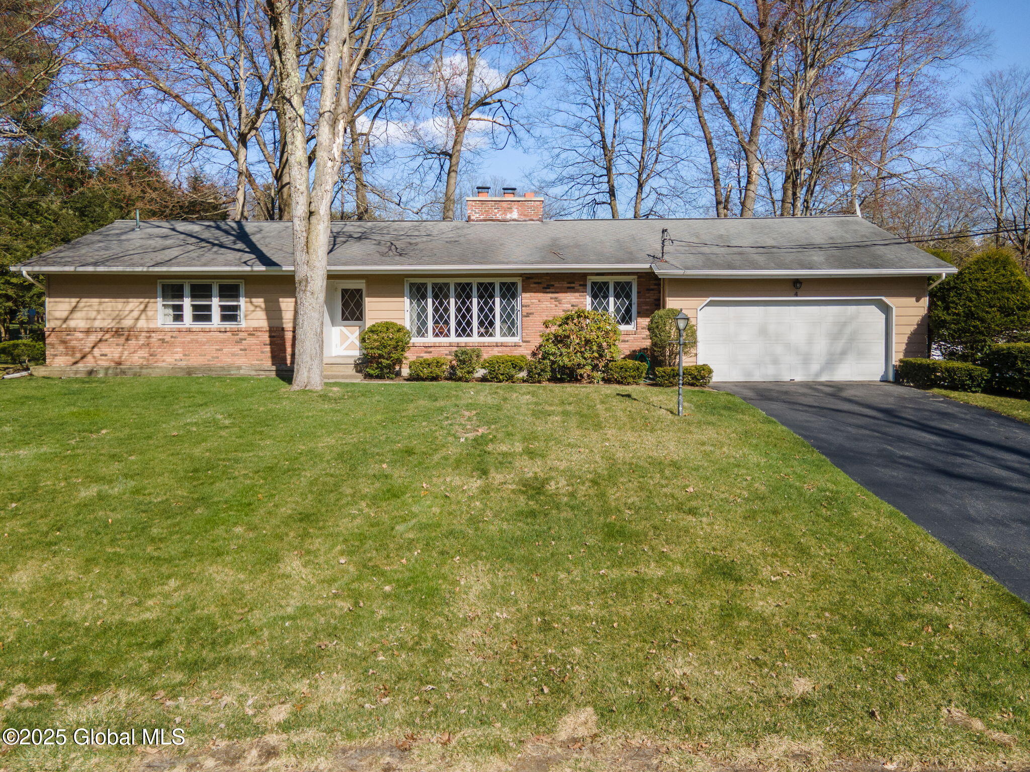 4 Lakewood Drive, Saratoga Springs, New York image 2